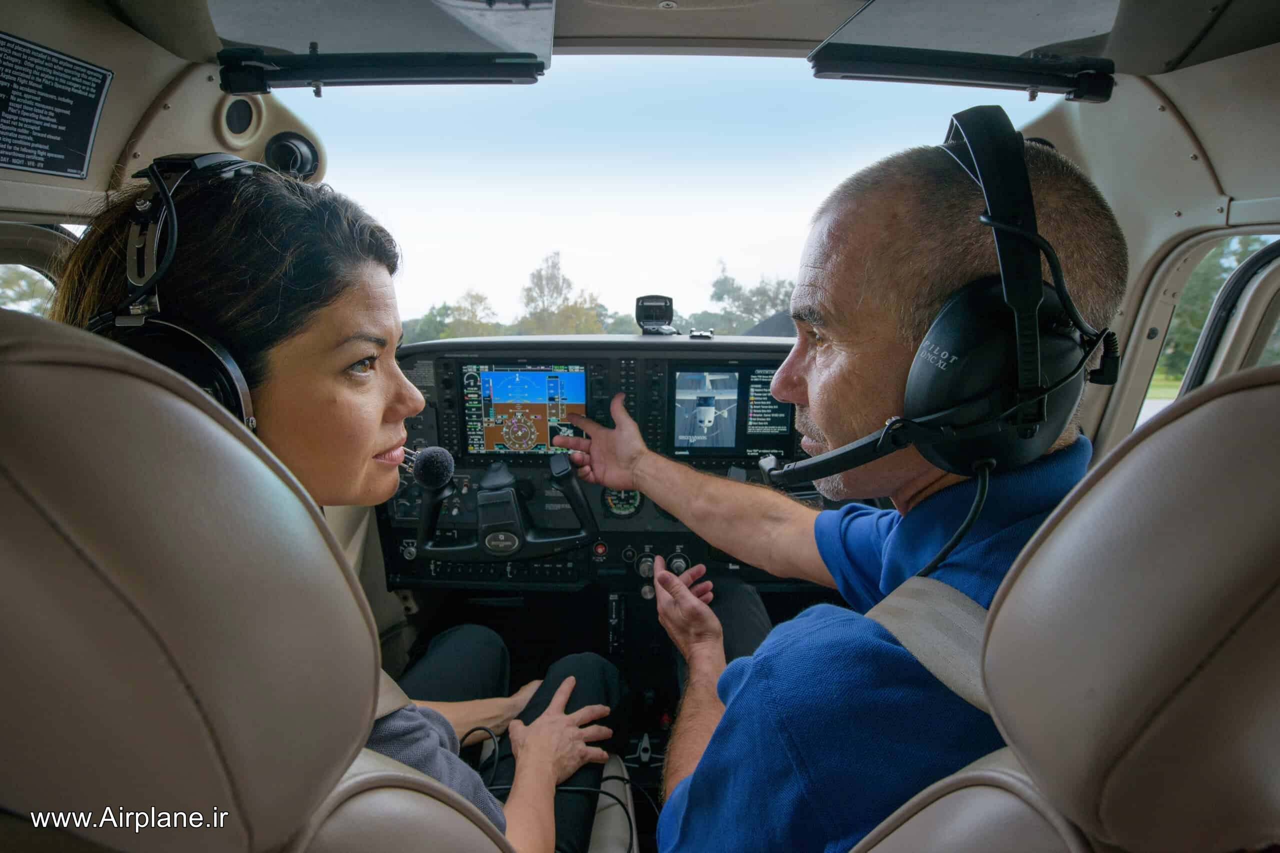 مربی خلبانی هواپیما