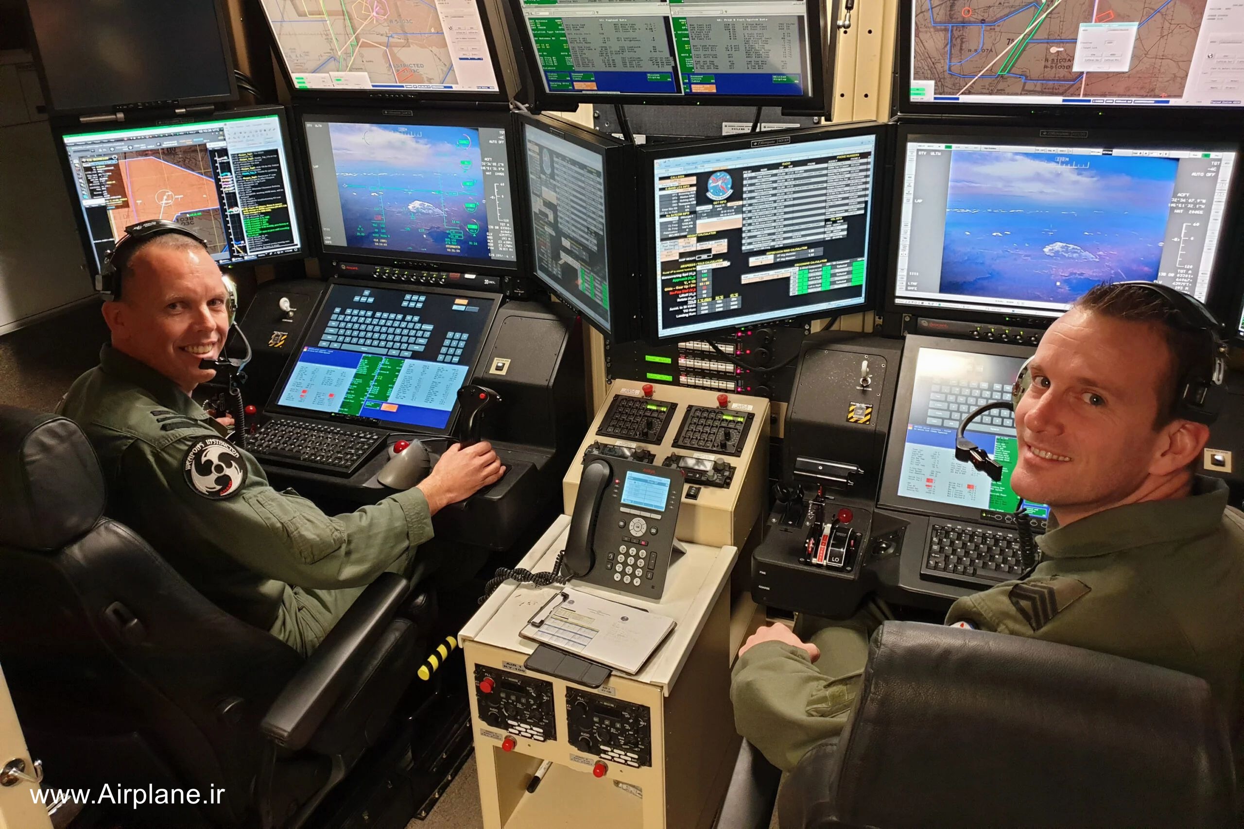 اتاق کنترل هواپیمای بدون سرنشین هارون IAI Heron TP 