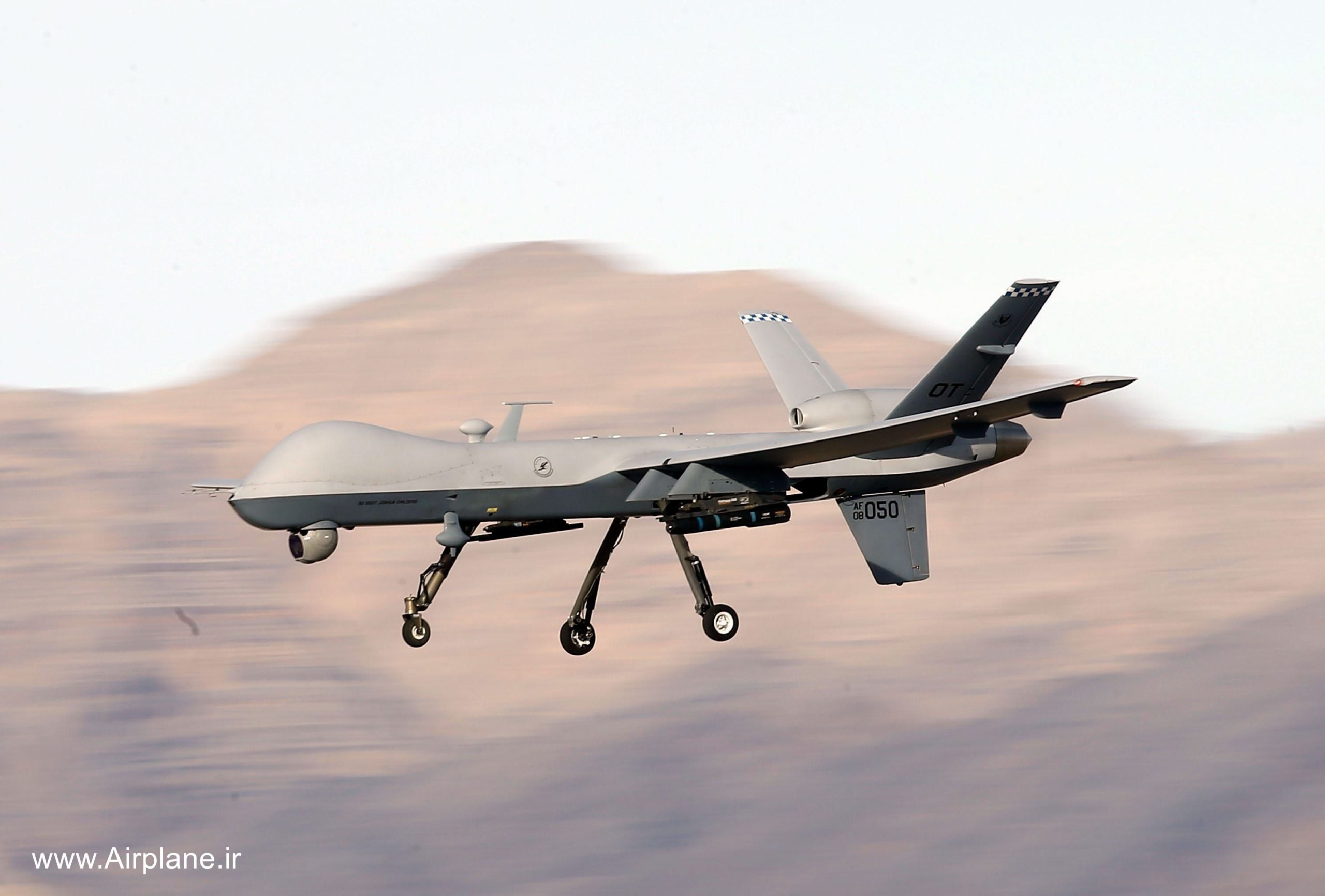  هواپیمای MQ 9 Reaper در حال شلیک موشک