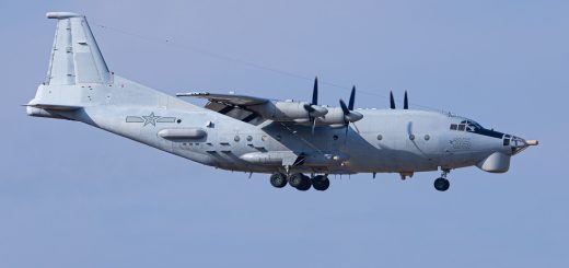 هواپیمای باری Shaanxi Y-8 چین