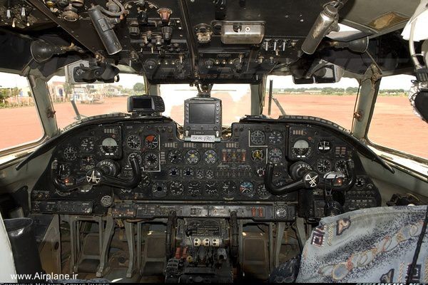 کابین هواپیمای Shaanxi Y-8 چین