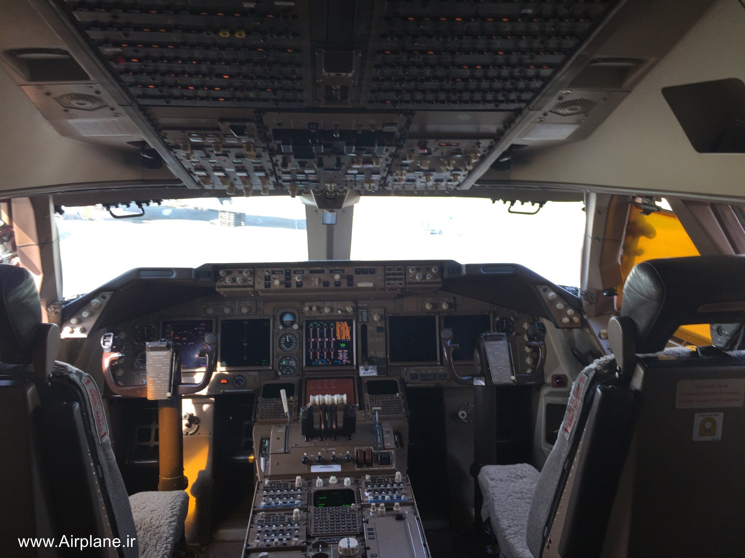 کابین خلبان هواپیمای باری بوئینگ747 Freighter