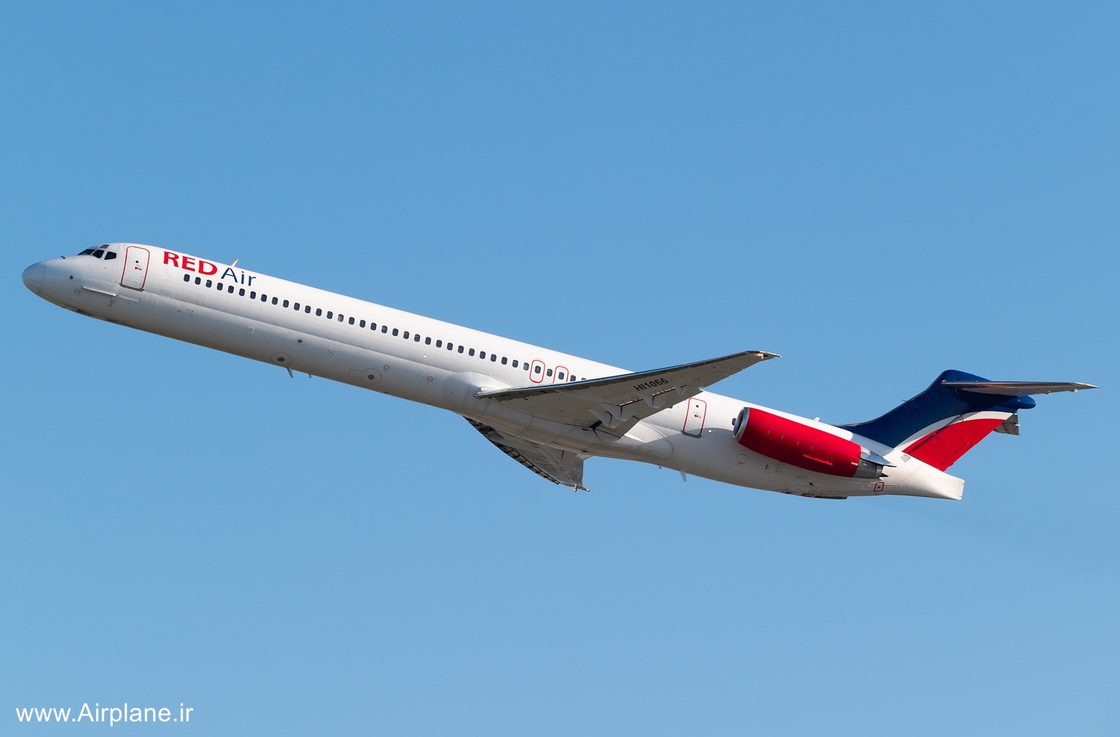 هواپیمای مک دانل داگلاس MD 80